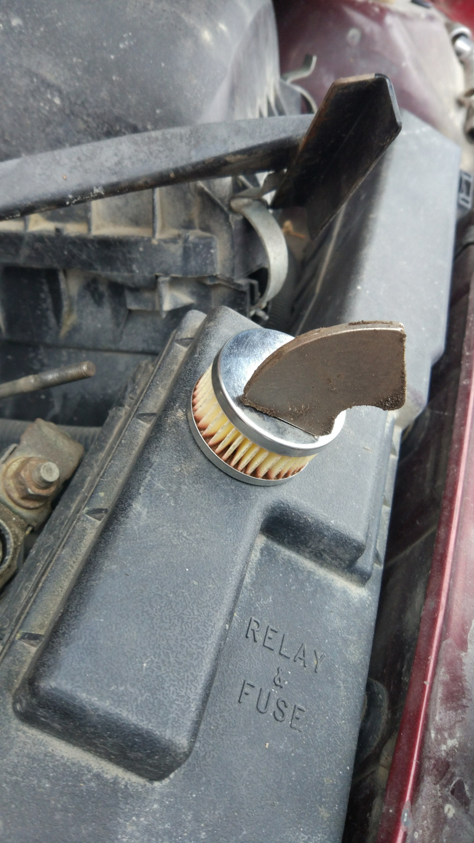 Магнит из компьютерного HDD для извлечения старого фильтра — Toyota Camry (XV20)