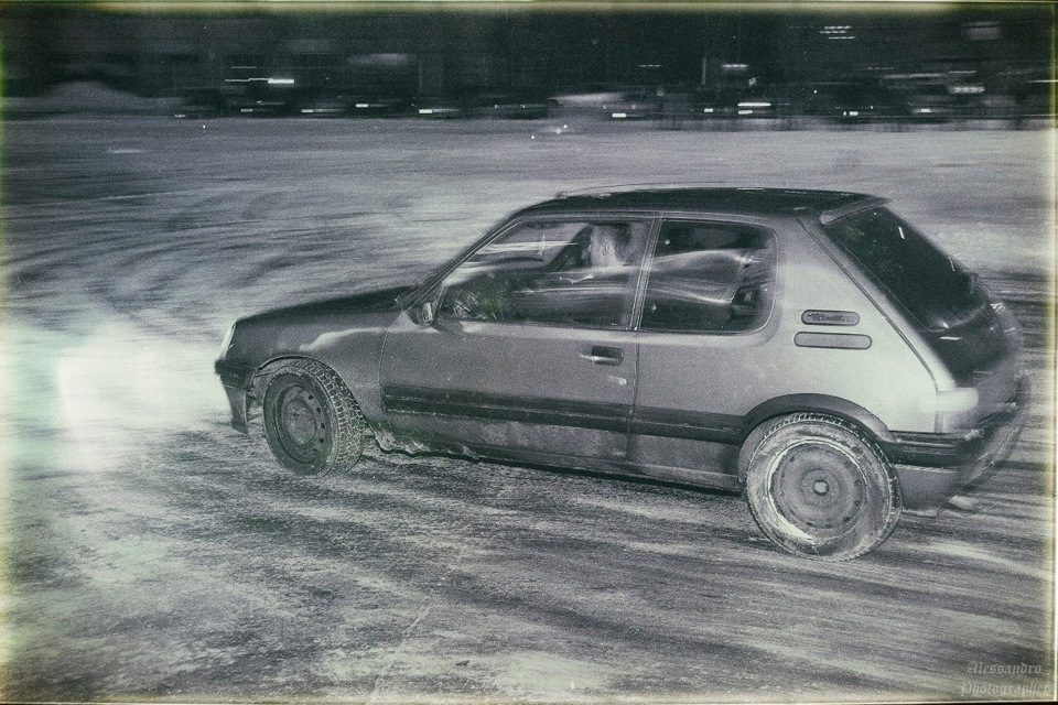 Фото в бортжурнале Peugeot 205 GTI