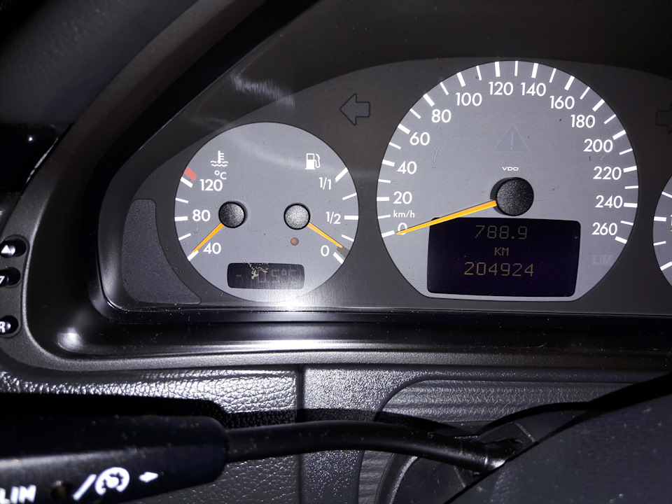. — Mercedes-Benz E-Class (W210)