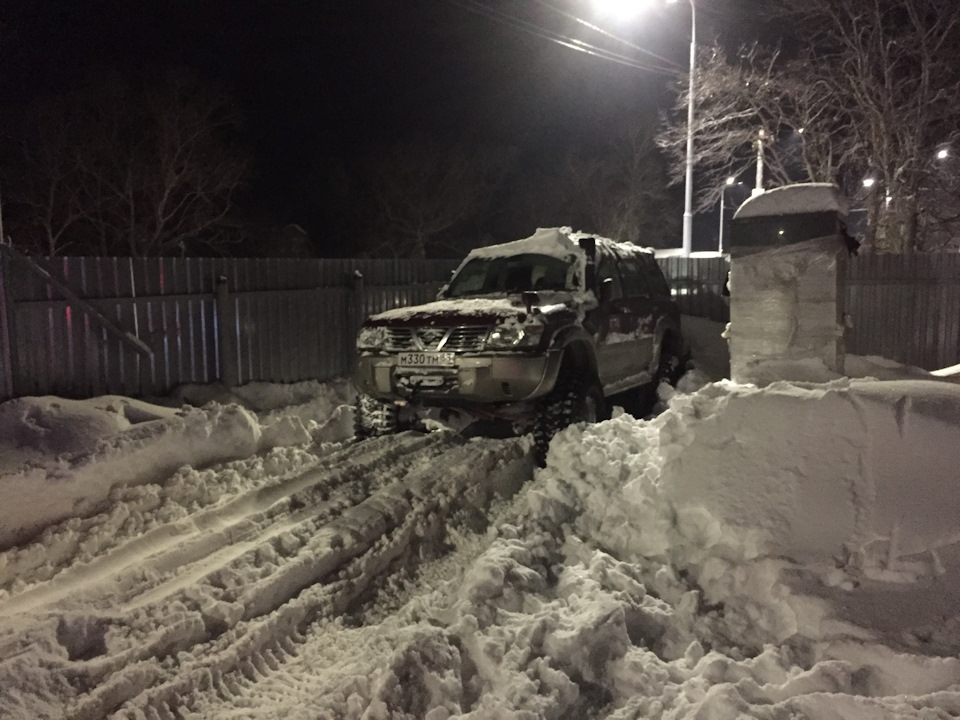 Воткнул на место. Как будто и не выезжал ))) — Nissan Safari (Y61)
