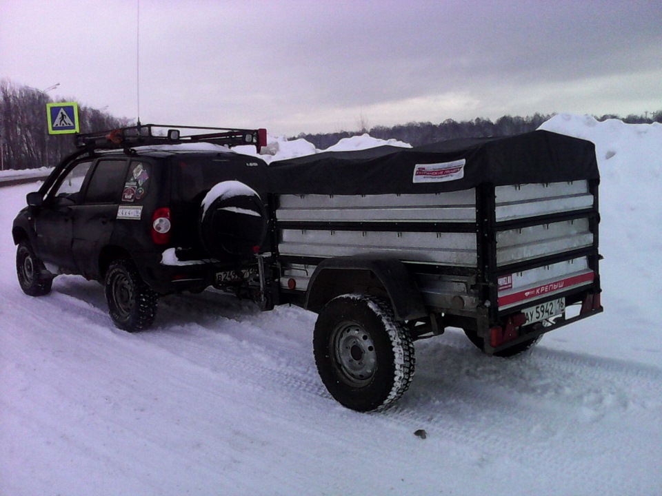в паре — Chevrolet Niva (1G)