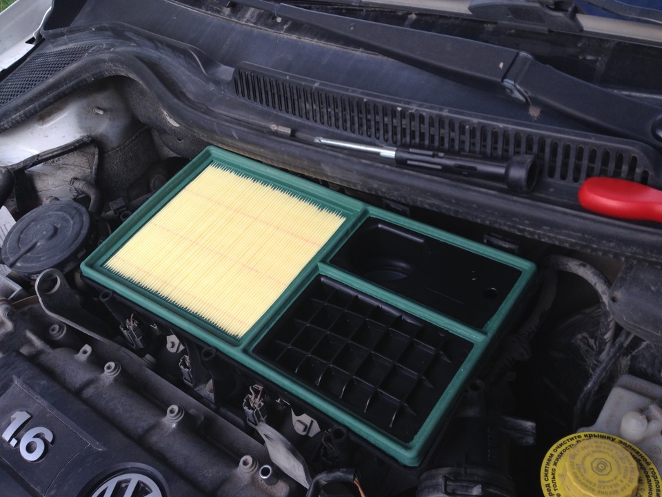 BigFilter GB8001 — Volkswagen Polo Sedan. Запчасти на фото: GB8001