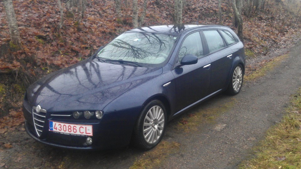 Alfa Romeo 159 Sportwagon синий перламутр.