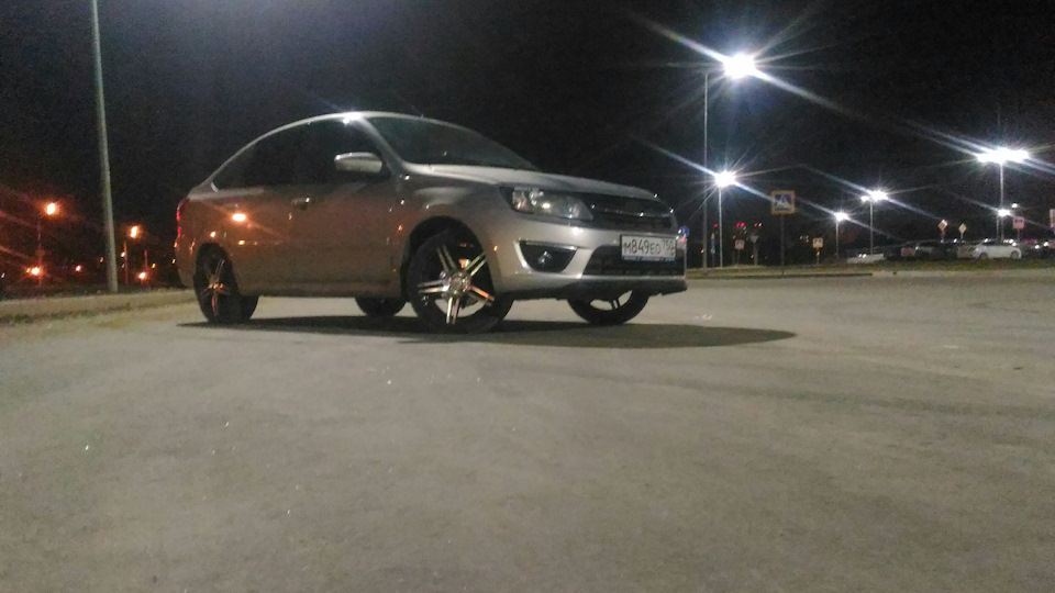 Lada Гранта Лифтбек Серебрянный ветер