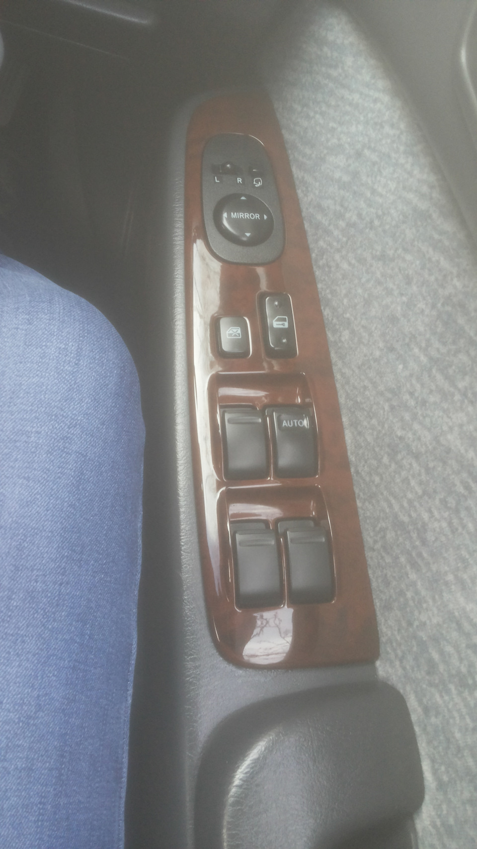 Телефон фотки с какой то белизной делает:( — Toyota Camry (V40)