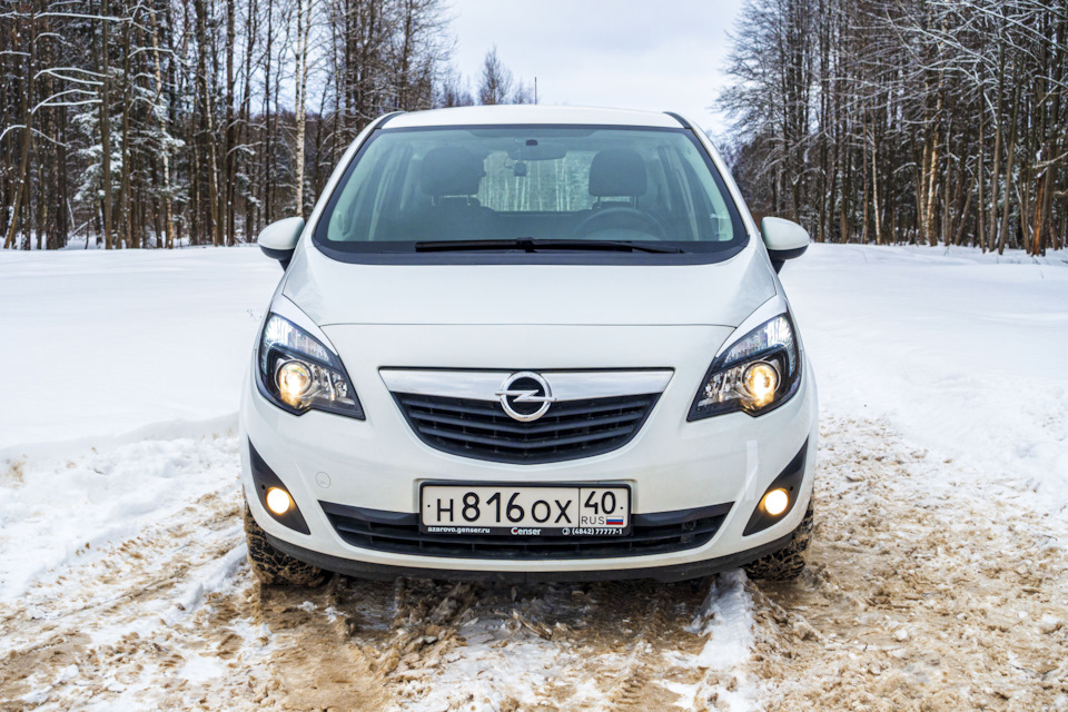 Это днем габариты, ближний и противотуманки. — Opel Meriva (B)