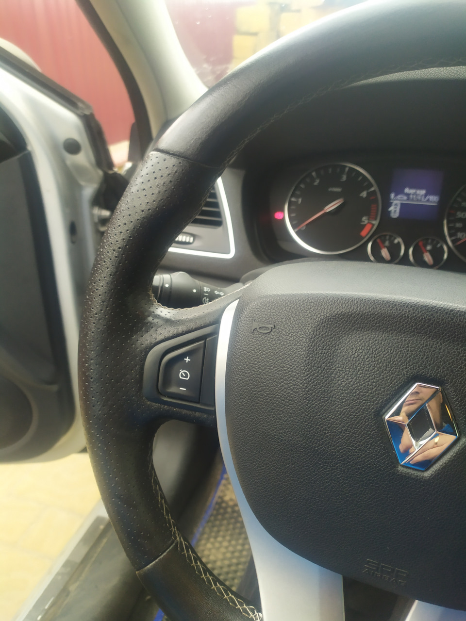 Фото в бортжурнале Renault Laguna III