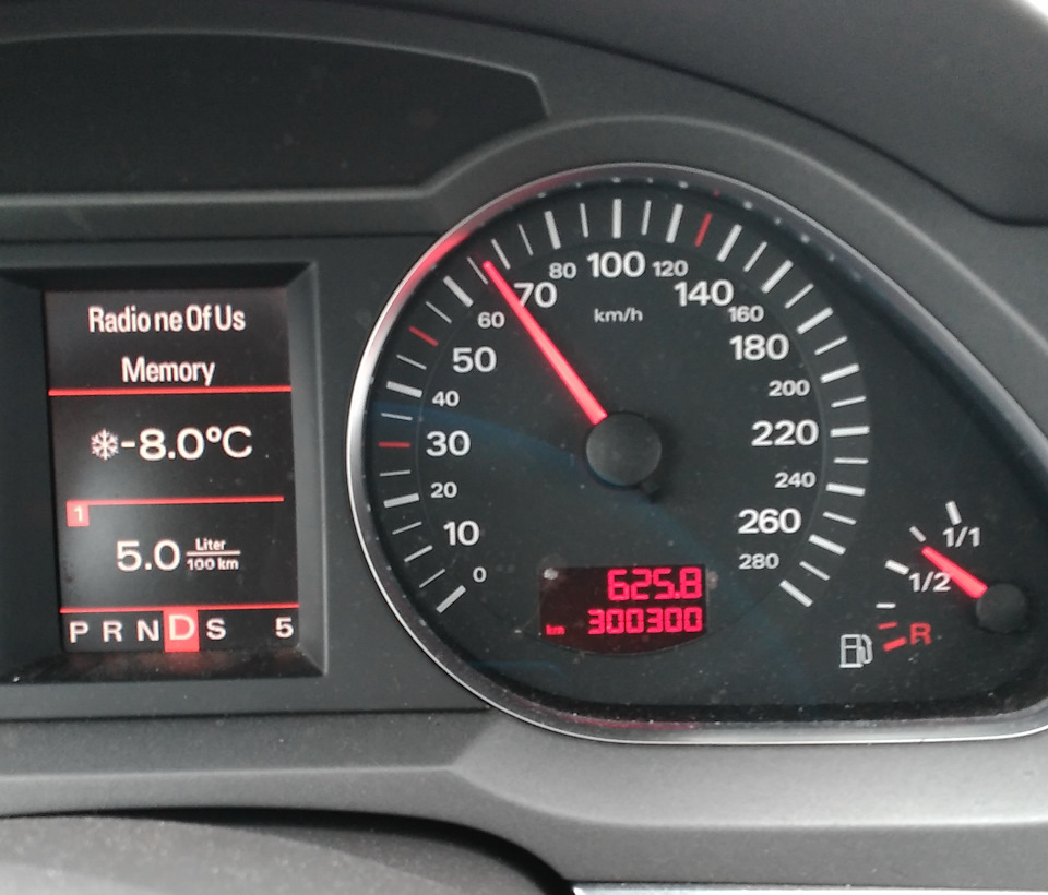 Photo from the logbook Audi A6 (C6). Found on photo: 300300