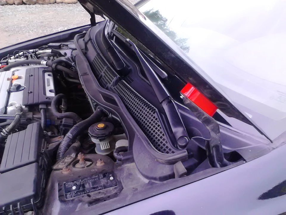 С лева) — Honda Accord (7G)