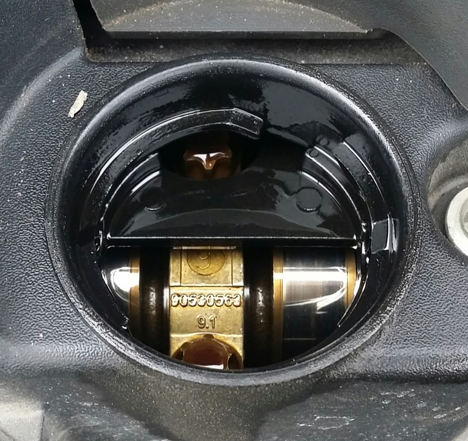 фото горловины после залива Лукойл DEXOS2 (буду наблюдать) — Opel Astra J