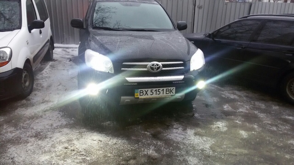 Фото в бортжурнале Toyota RAV4 (III)