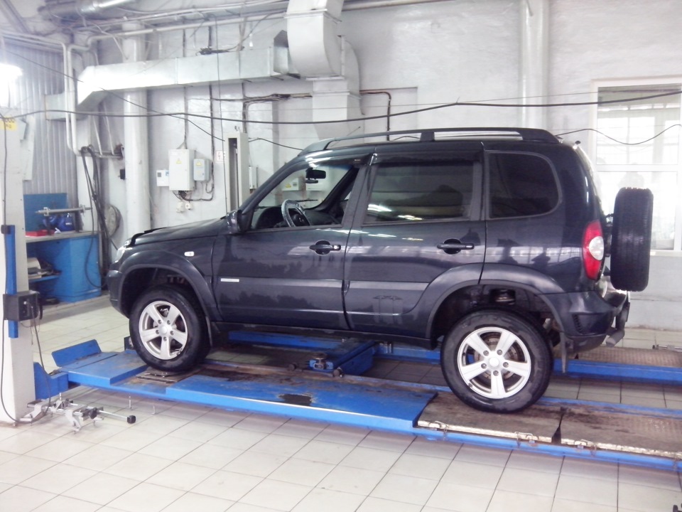 Шевик в сервисе у дилера — Chevrolet Niva (1G)