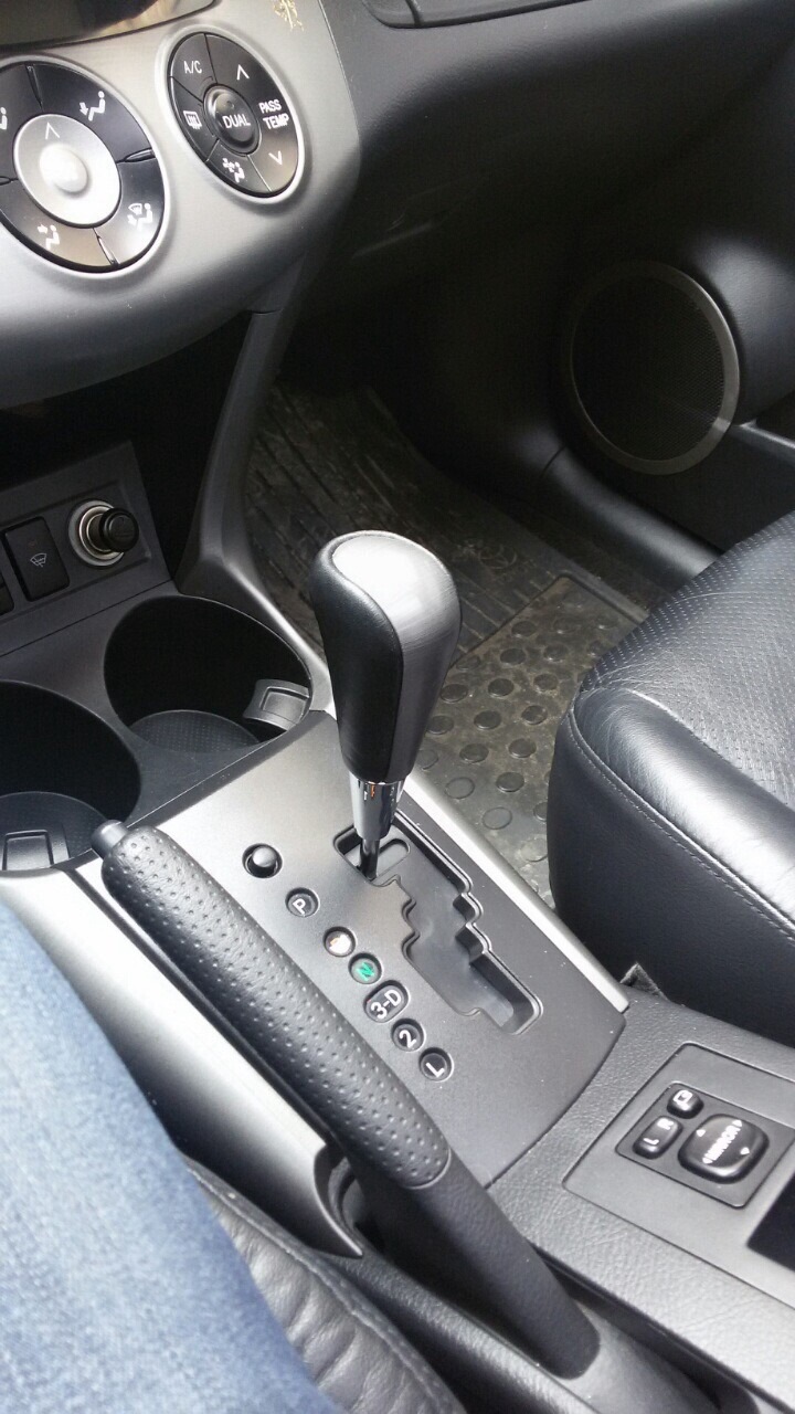 Фото в бортжурнале Toyota RAV4 (III)