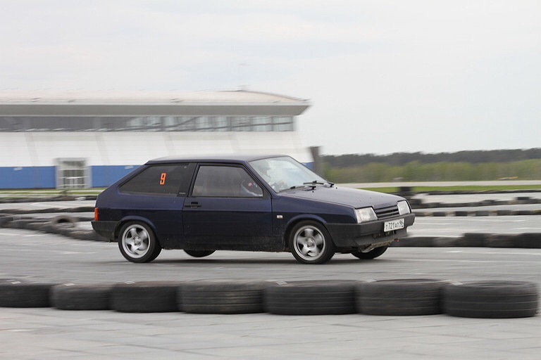 Все повороты — на трех колесах)) — Lada 21085