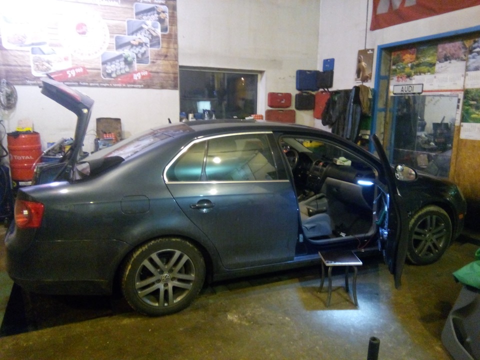 Фото в бортжурнале Volkswagen Jetta V