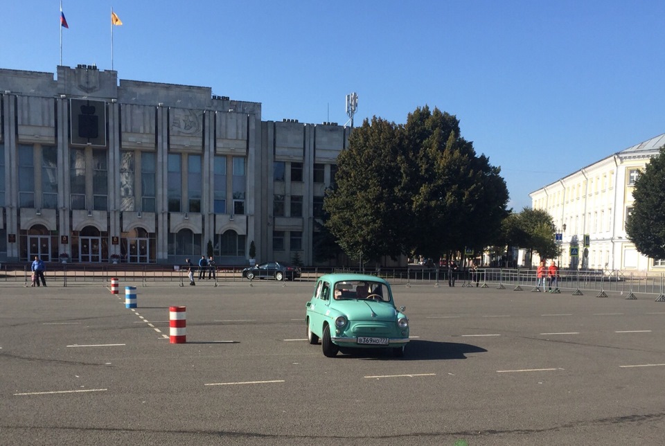 Мы на площадке вокруг бочек. Опоздали всего на 0,77 секунды! — ЗАЗ 965