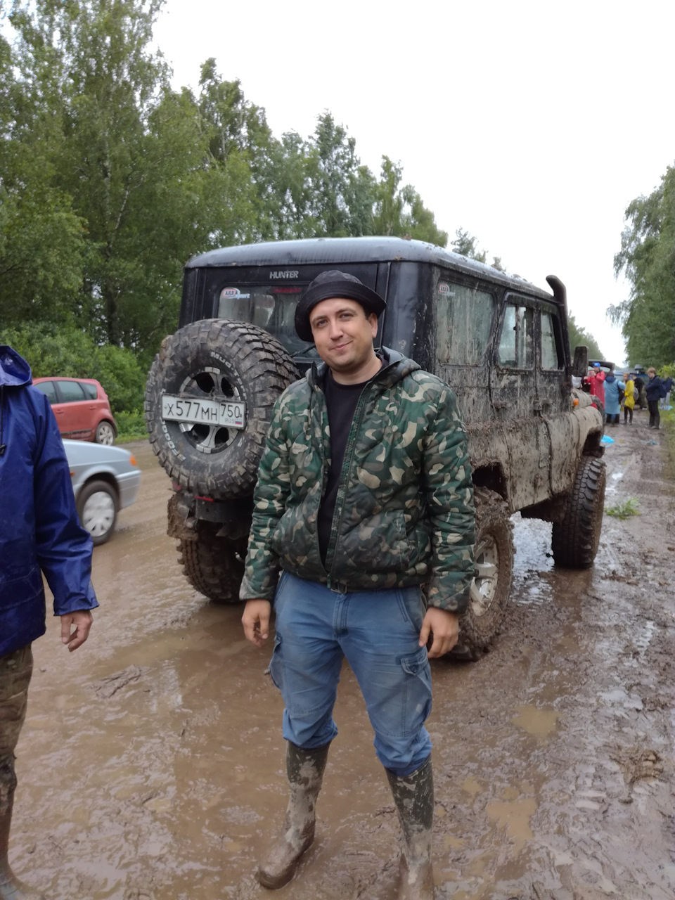 Черный плащ — Nissan Patrol (Y61)