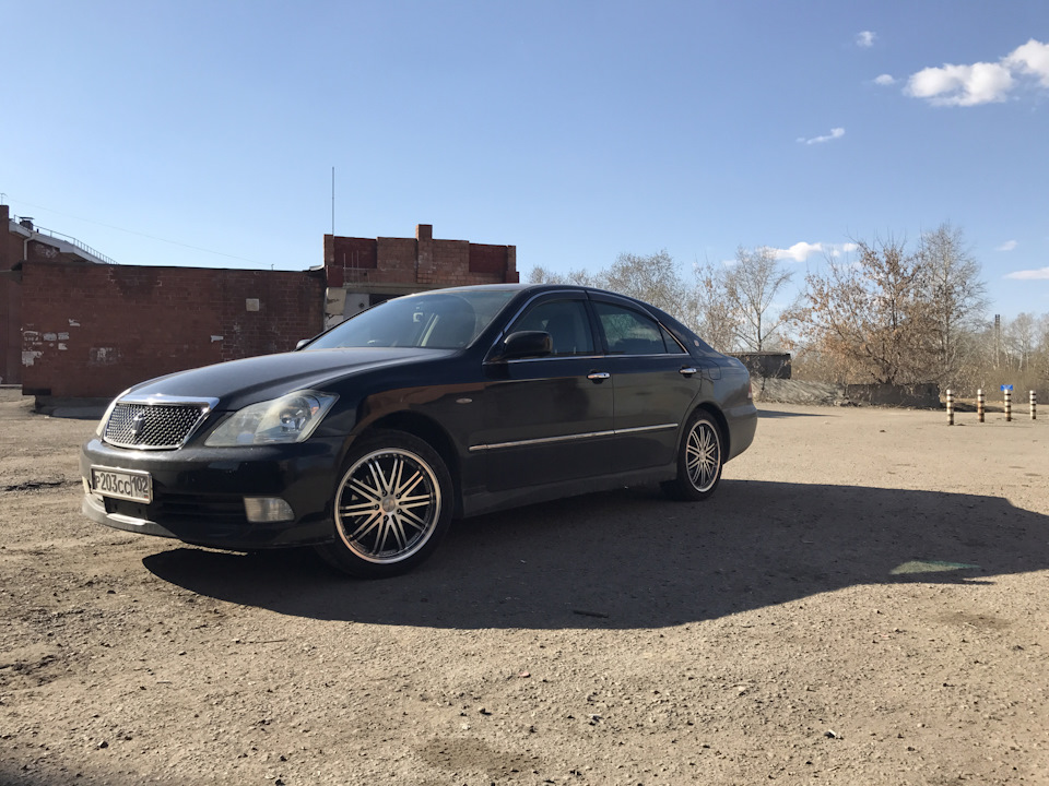 2 вариант — Toyota Crown (S180)