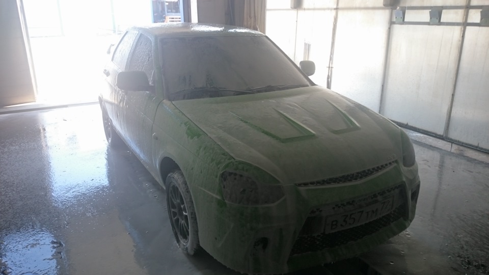 бывший халк, а ныне зелёнка((в пене__)) — Lada Приора седан