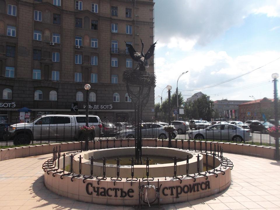 Скульптура — Nissan Cube I