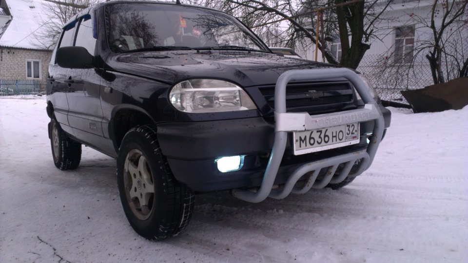 Chevrolet Niva темно-синий металик 1.7