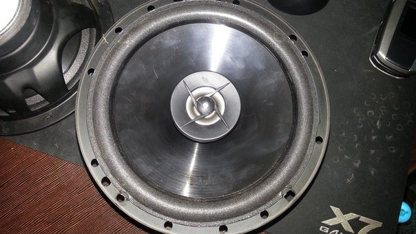 которые стояли ранее в дверях — Volkswagen Passat B3
