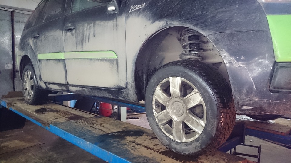 Вывешивание вид с боку. — Citroen Grand C4 Picasso (1G)