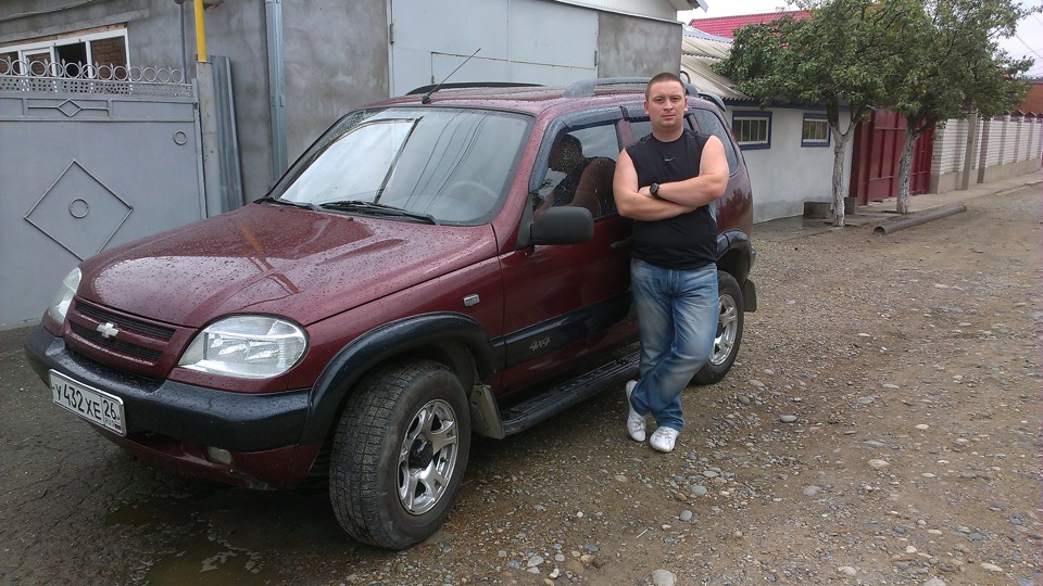 Chevrolet Niva Lady In Red