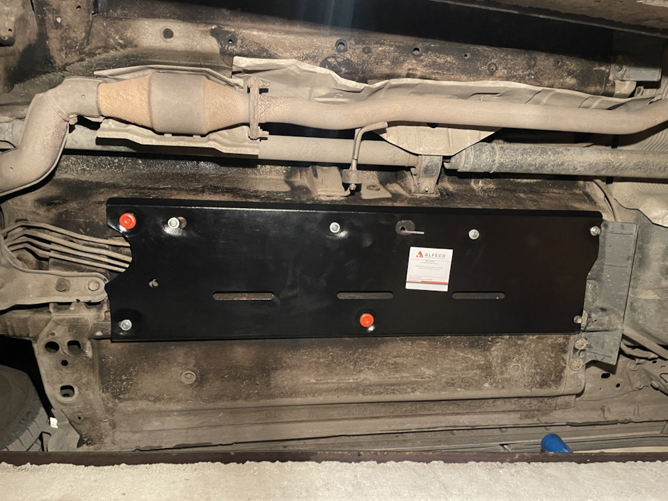 42. Защита топливопровода — Nissan X-Trail II (t31) бензин, 2,5 л