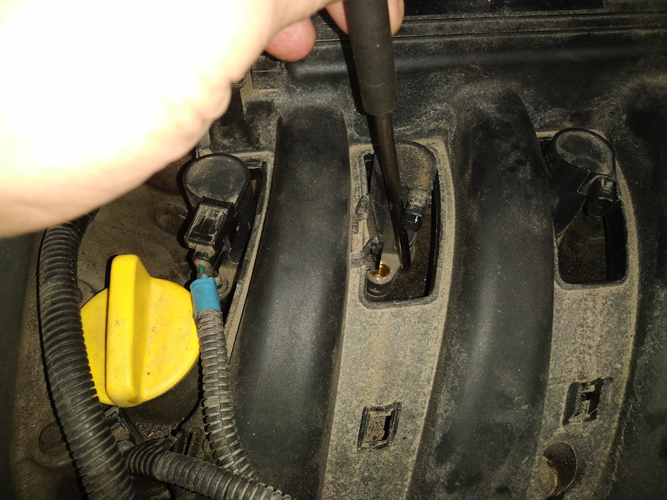 В этом месте — Nissan Almera V (G11/15)