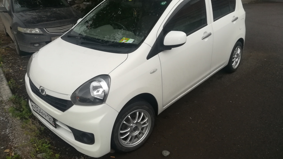 Daihatsu Mira e:S Букашка