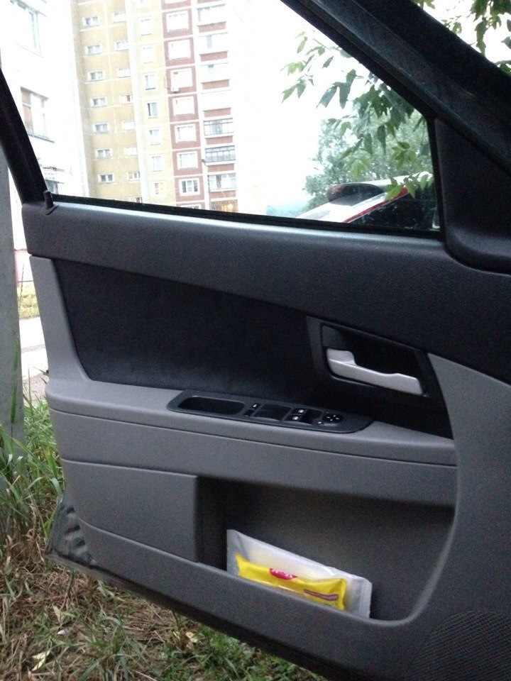 Ставим дверь, готово — Lada Приора хэтчбек