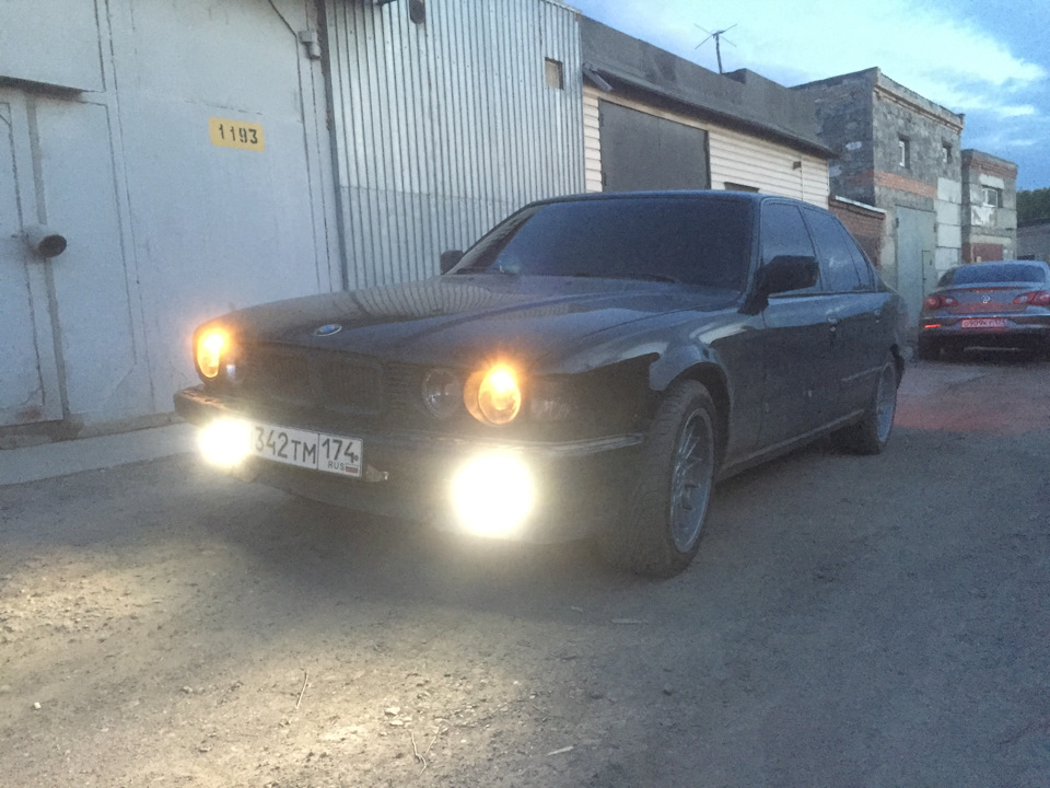 Фото в бортжурнале BMW 7 series (E32)