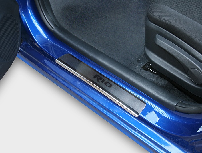 Накладки на пороги R84504Y100 — KIA Rio (3G). Запчасти на фото: R84504Y100