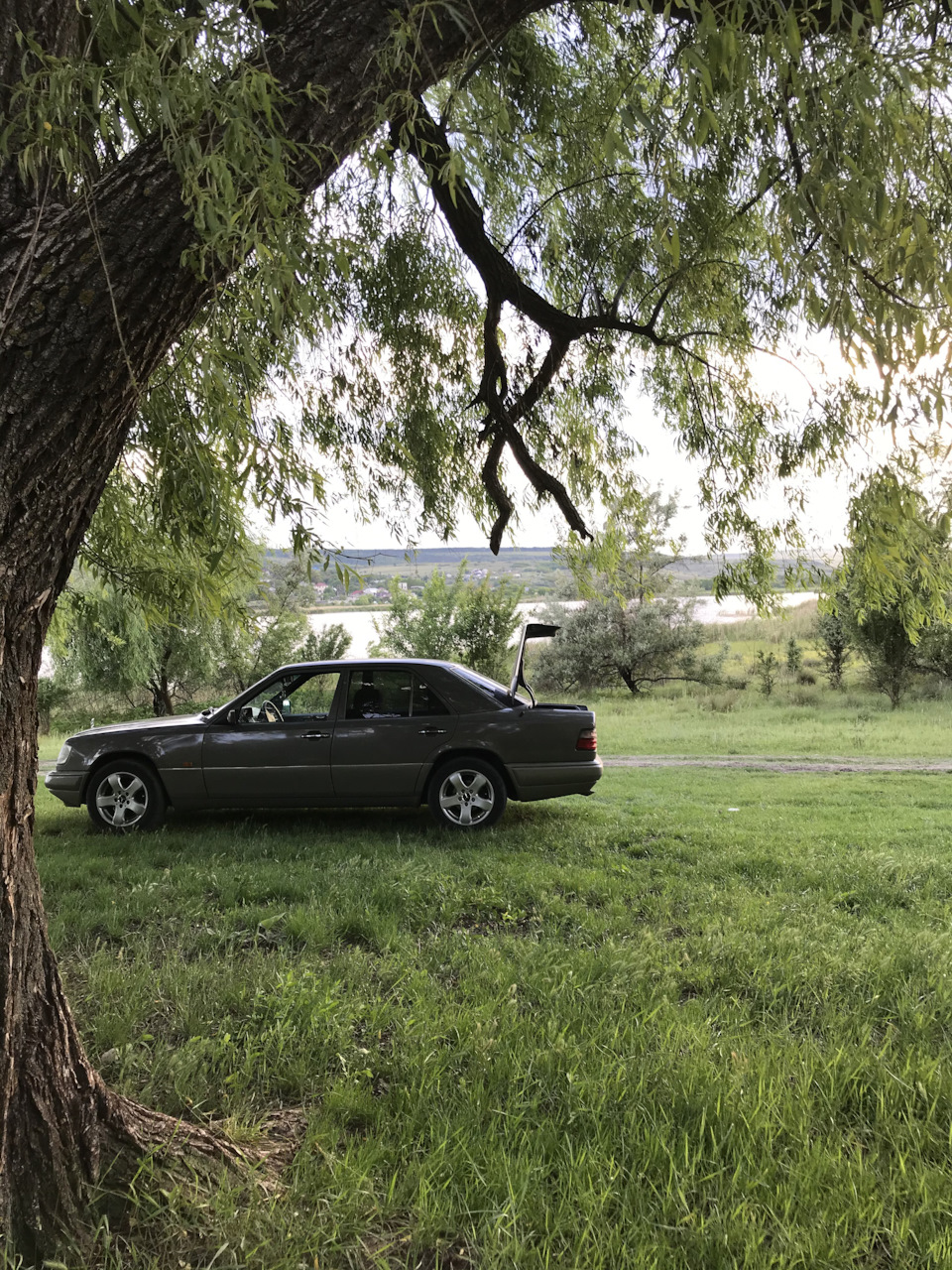 Фото в бортжурнале Mercedes-Benz E-Class (W124)