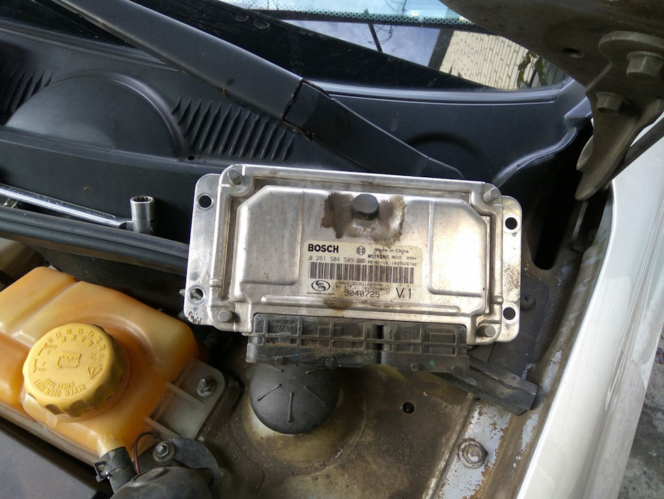 Блок ЭБУ Bosch 7.9.7.1 — Chevrolet Aveo Sedan (1G). Запчасти на фото: 261584