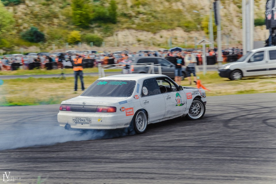 Фото в бортжурнале Nissan Laurel (C34)