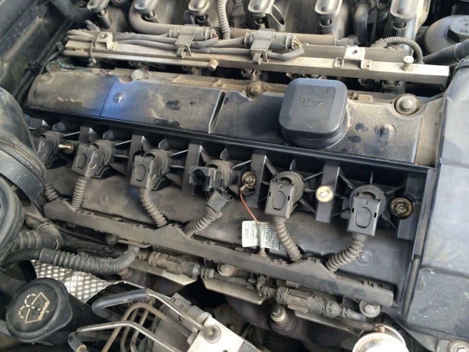 Первым делом снимаем партки с двигателя. — BMW 5 series (E39). Found on photo: 540102