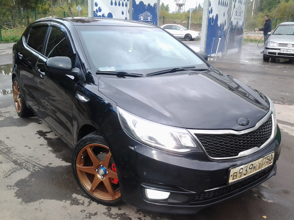 Жаль вид портит, зато летаем летаем)) — KIA Rio 5-door (3G)