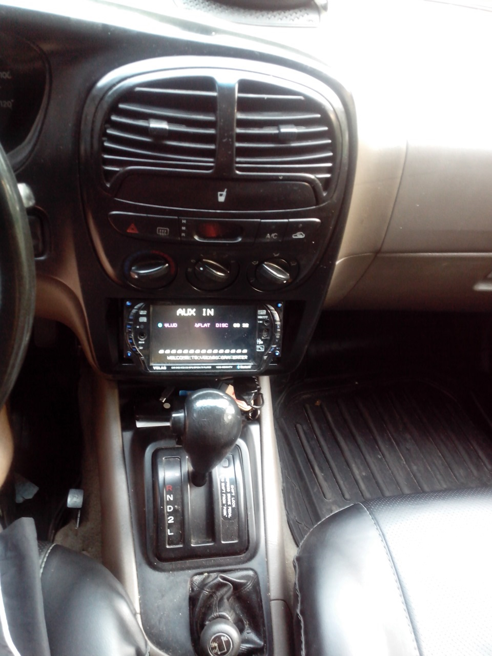 Velas — KIA Sportage (1G)