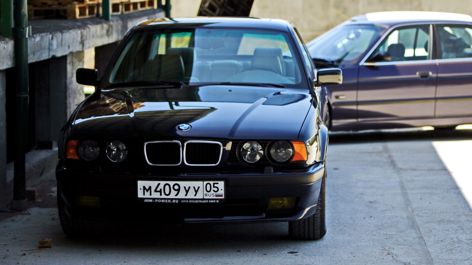 BMW 5 series 540i V8 Dunkelblau