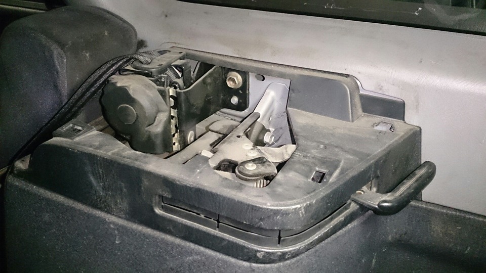 Фото в бортжурнале Toyota Avensis I