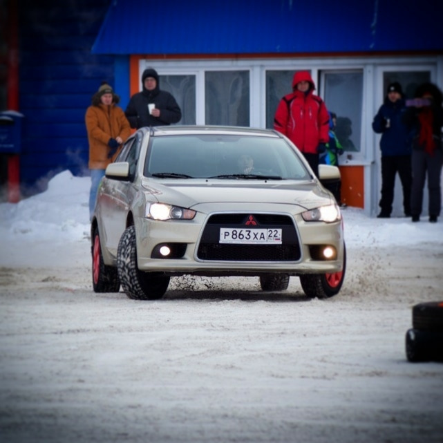 Что за люди. Встанут по среди дороги вывернут колеса и фотографируются 😂 — Mitsubishi Lancer X