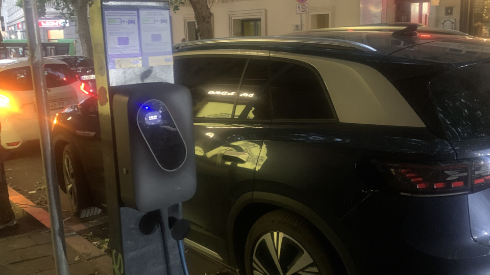 Volkswagen ID.6 Темно-синий металлик