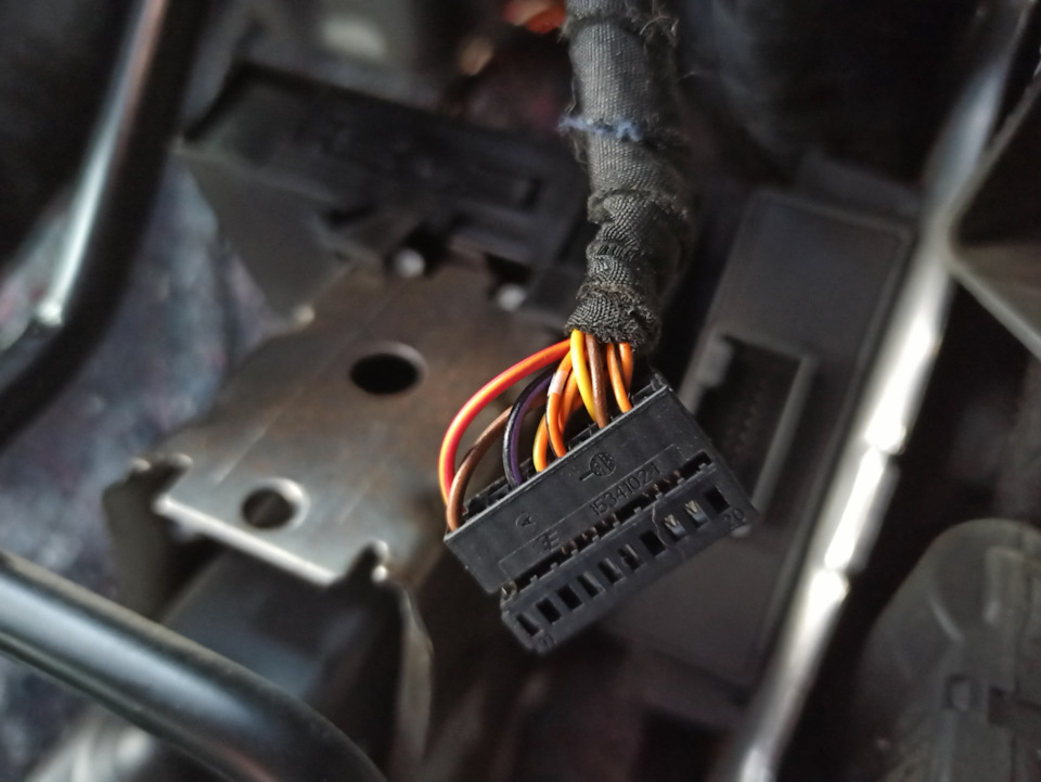 В колодке блока Gateway пустые 10 и 20 pin — Volkswagen Polo Sedan