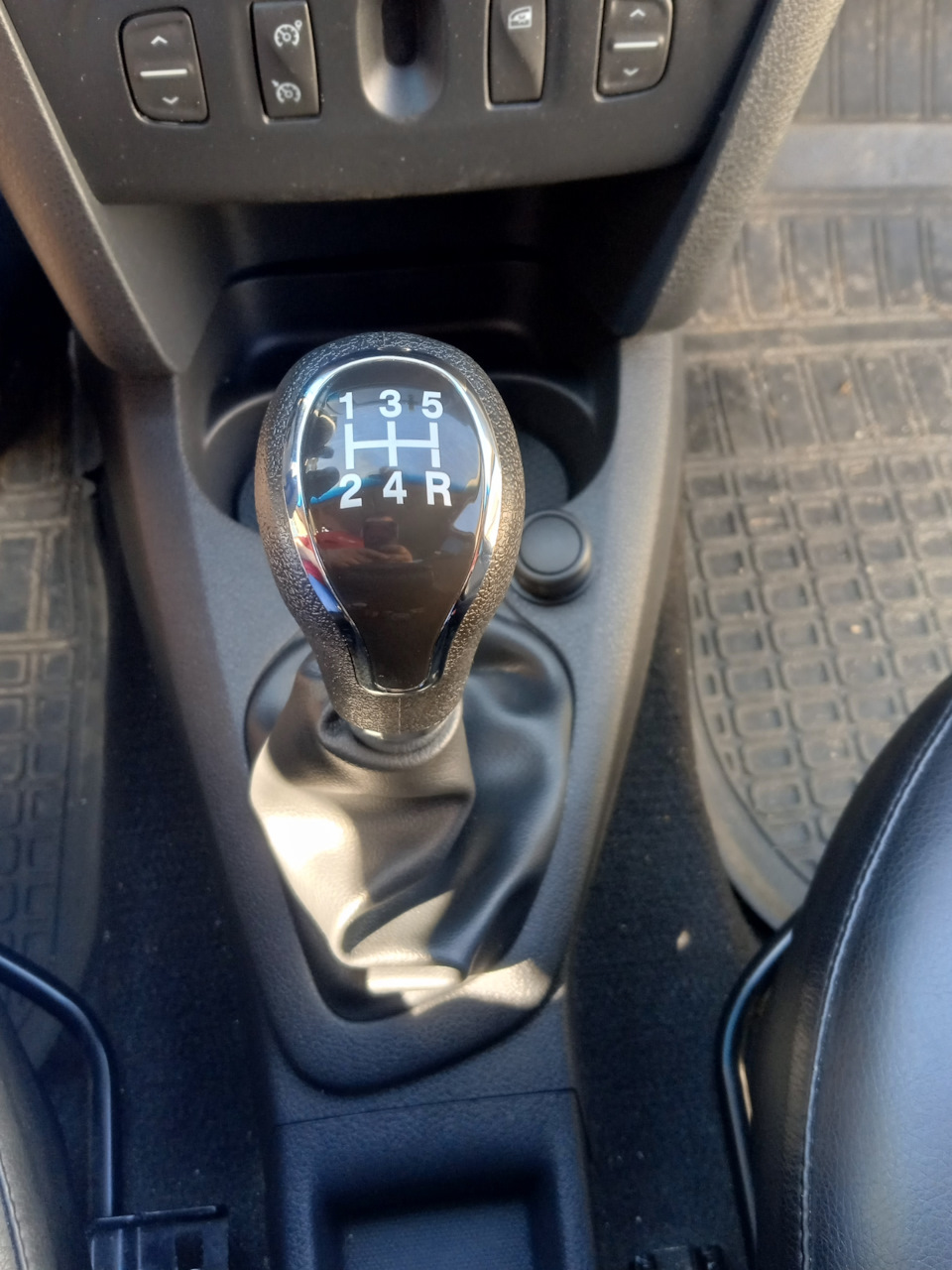 Фото в бортжурнале Renault Logan (2G)