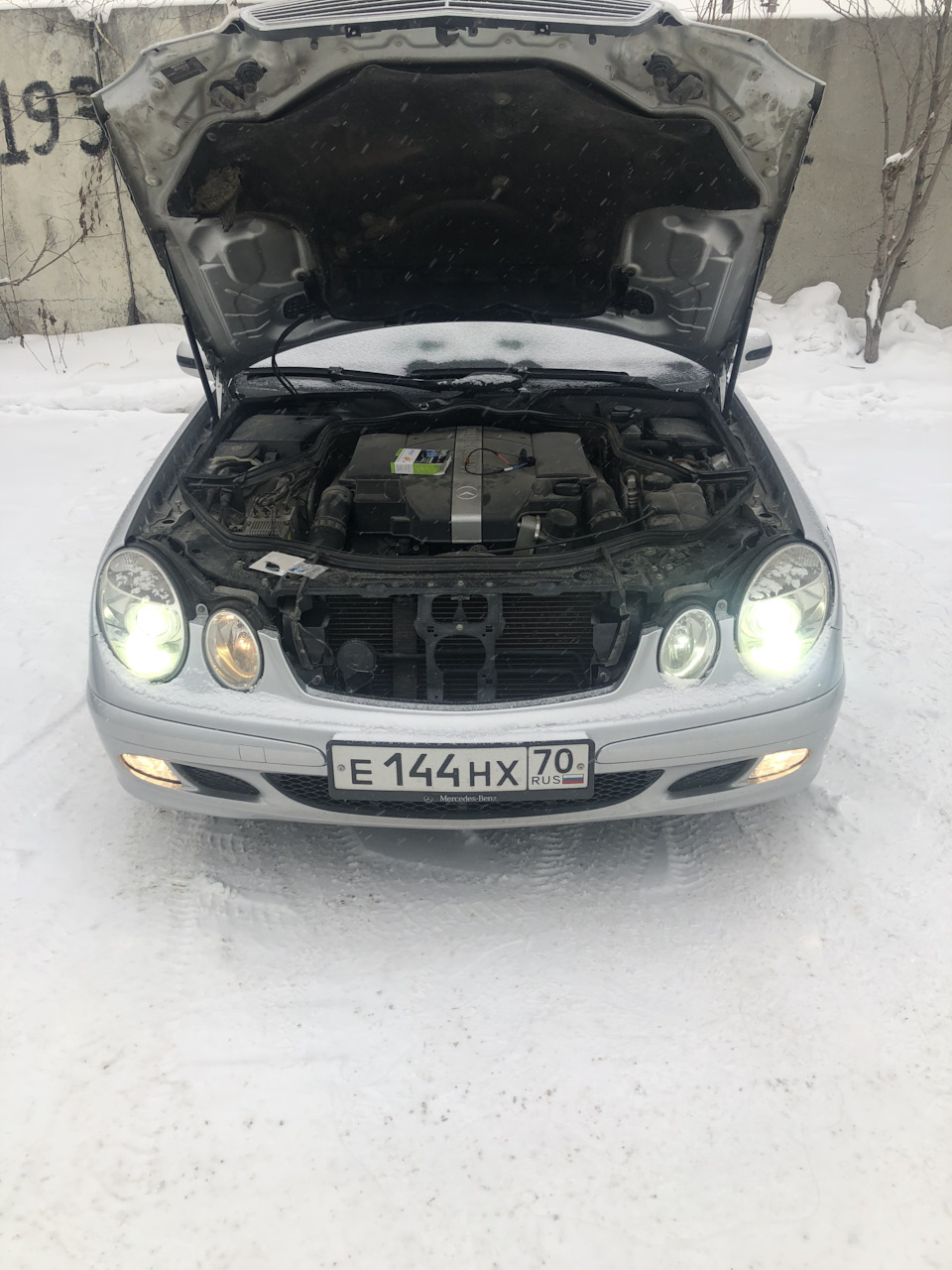 Фото в бортжурнале Mercedes-Benz E-Class (W211)