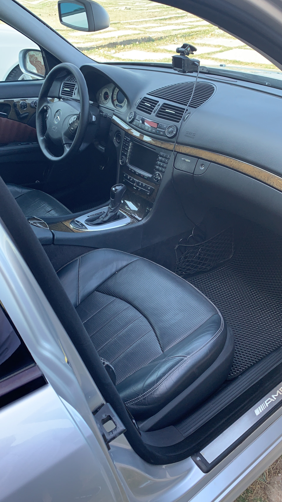 Фото в бортжурнале Mercedes-Benz E-Class (W211)