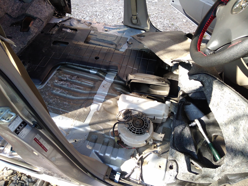 Шахта отопителя полностью — Toyota Noah (1G)