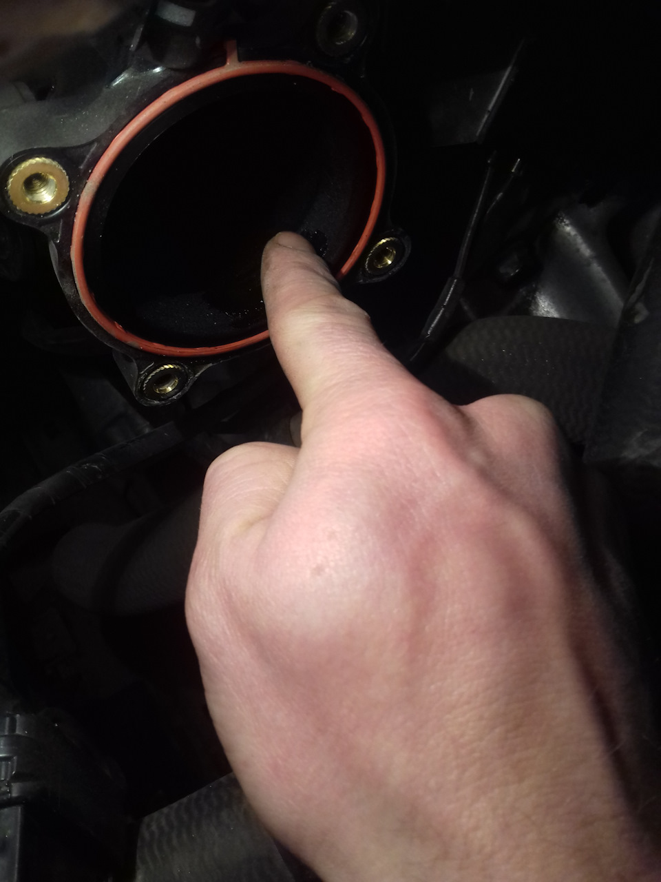отверстие впускного коллектора — Mazda CX-5 (1G)